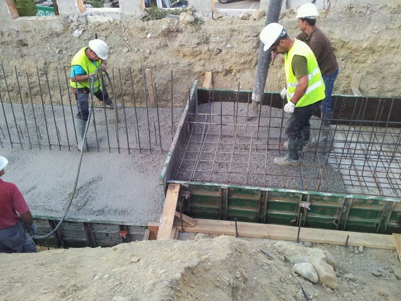 Construcción de viviendas y comerciales.